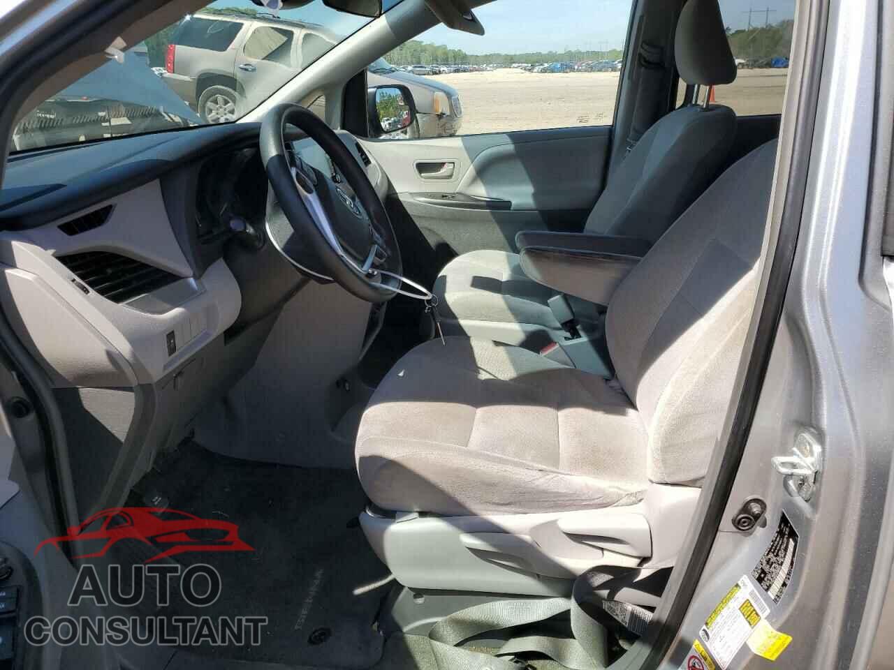 TOYOTA SIENNA 2018 - 5TDZZ3DC2JS900934