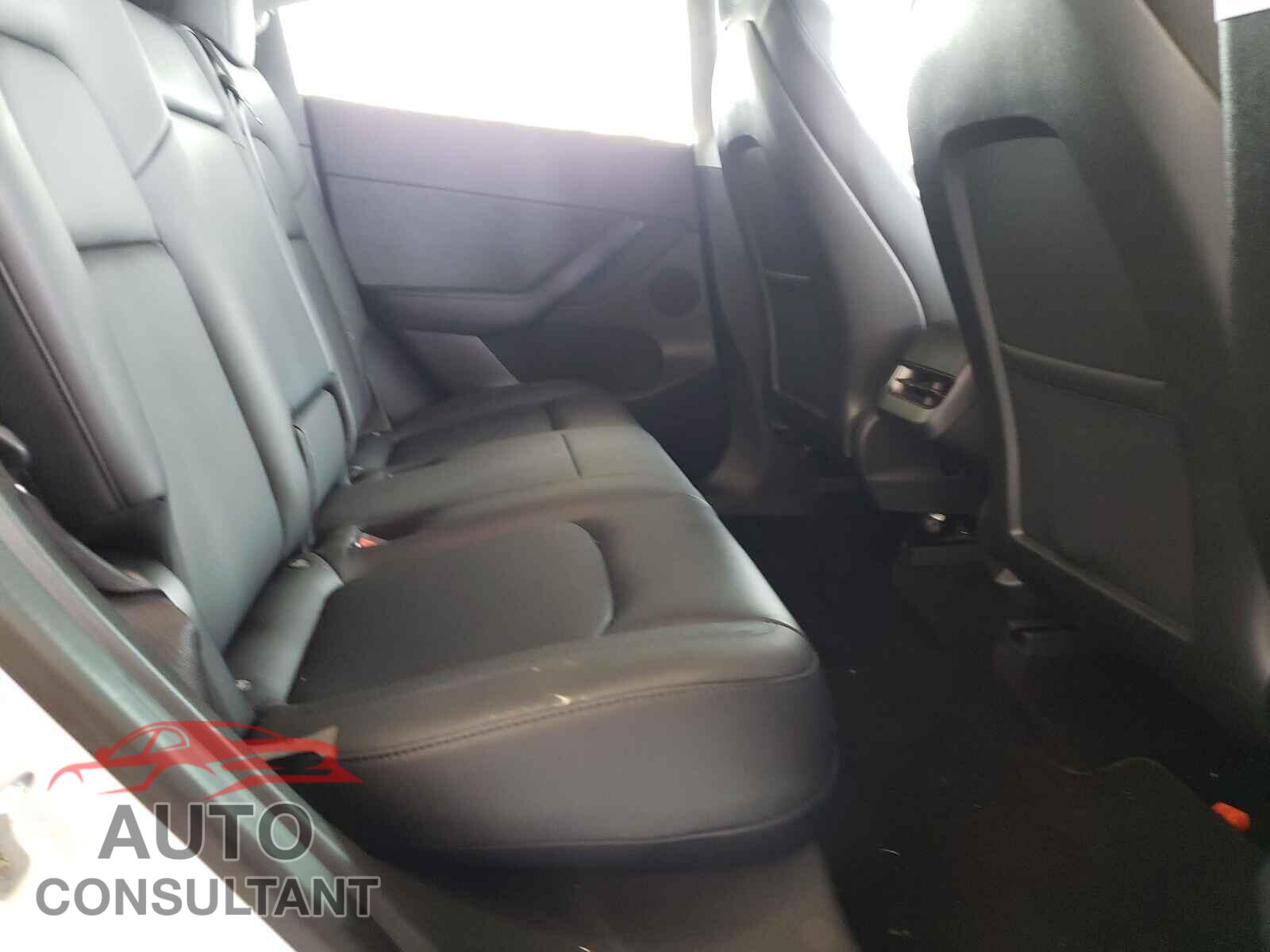 TESLA MODEL Y 2021 - 5YJYGDED8MF103711