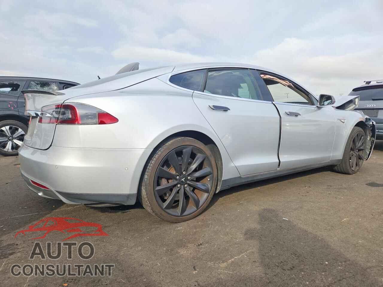 TESLA MODEL S 2015 - 5YJSA1E12FF120003