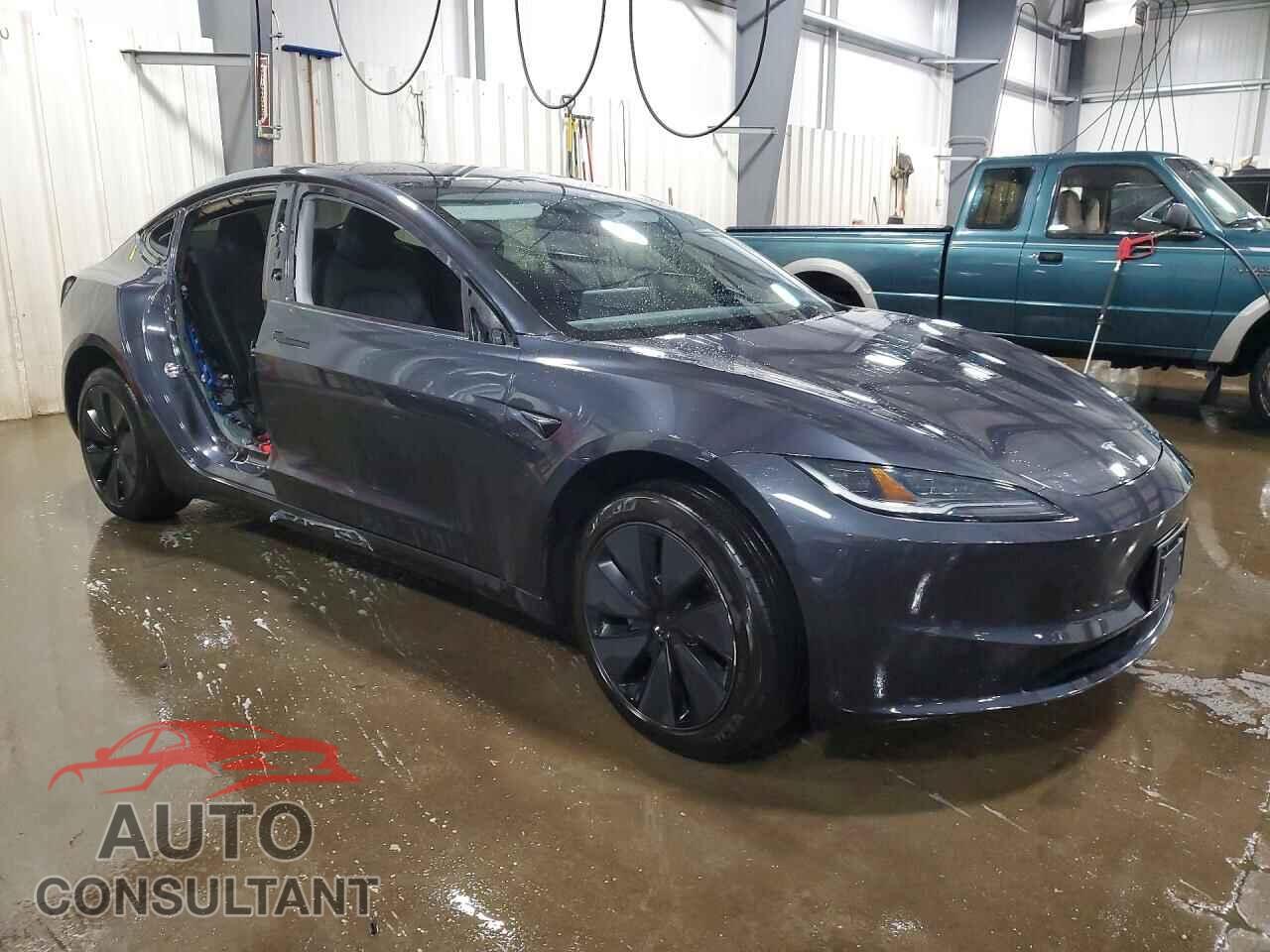 TESLA MODEL 3 2024 - 5YJ3E1EA4RF822885