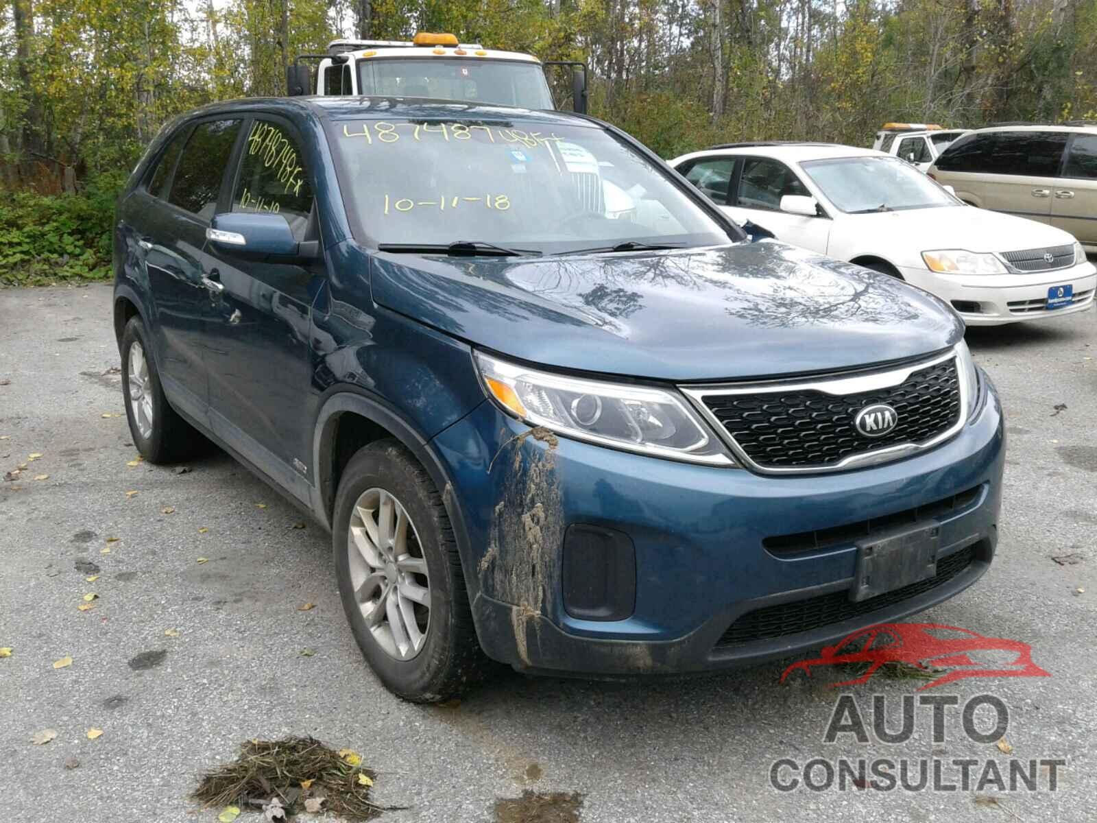 KIA SORENTO LX 2015 - 5XYKTCA61FG551934