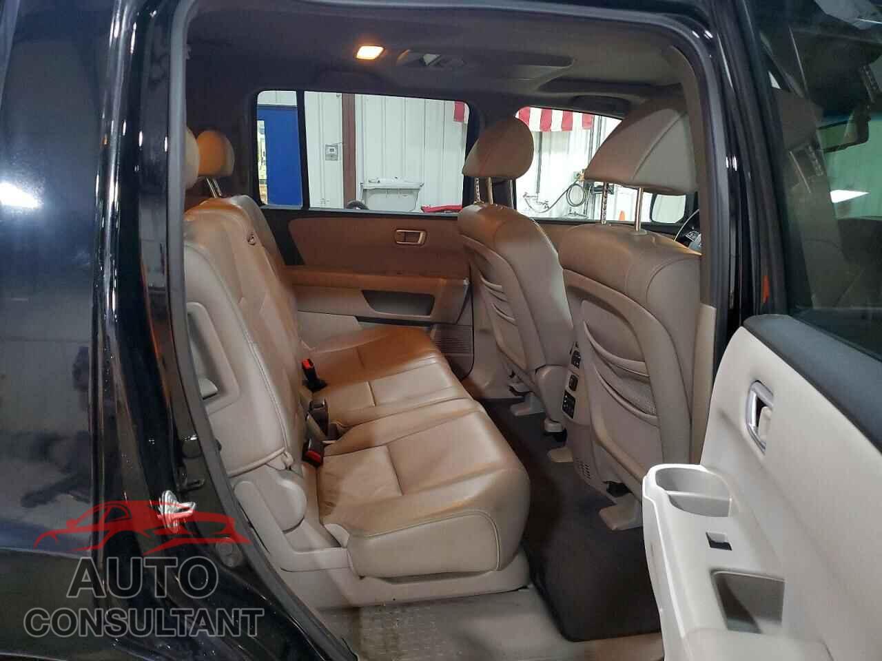 HONDA PILOT 2011 - 5FNYF4H62BB004881