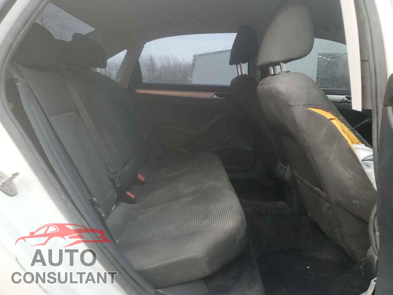 VOLKSWAGEN PASSAT 2018 - 1VWAA7A34JC017724