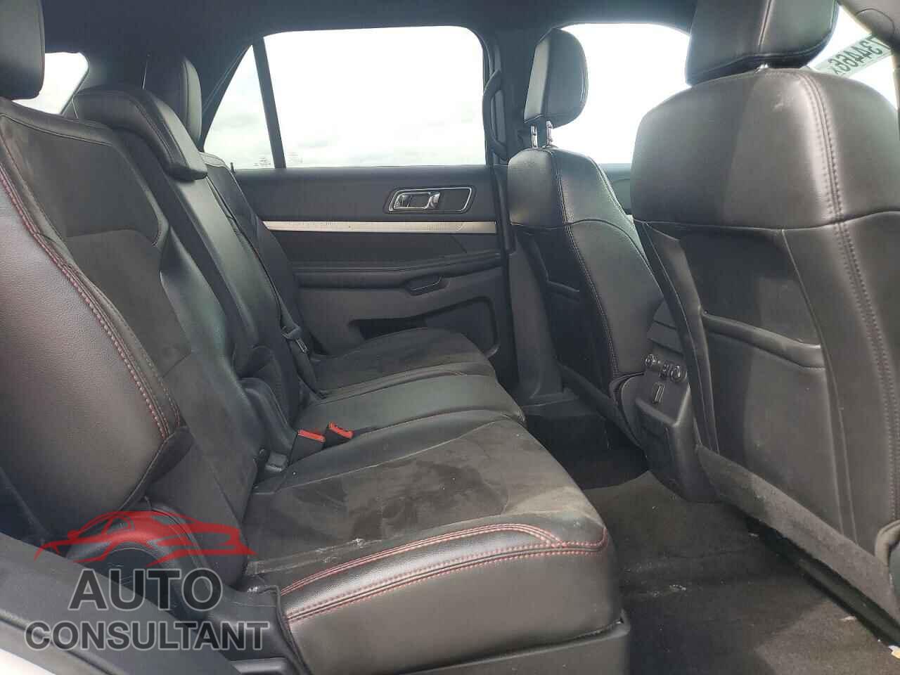 FORD EXPLORER 2018 - 1FM5K7D80JGB79525