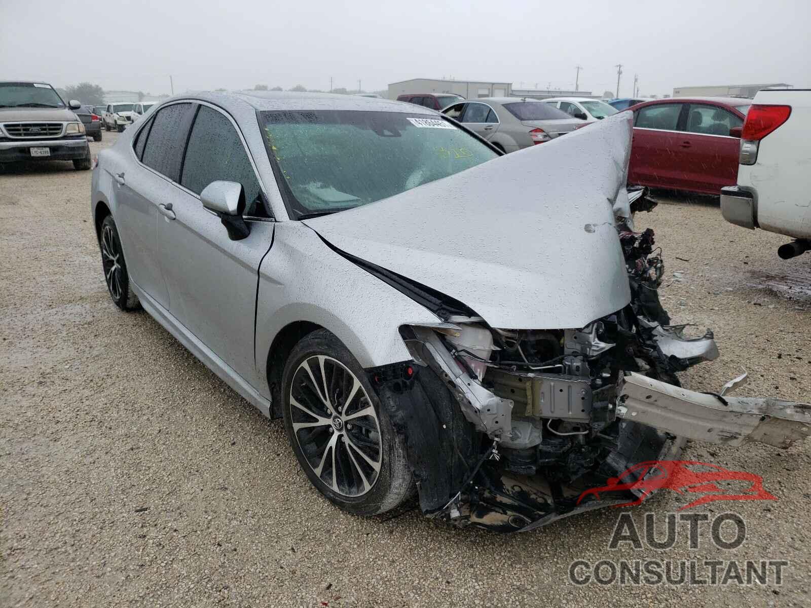 TOYOTA CAMRY 2018 - 4T1B11HK8JU075018