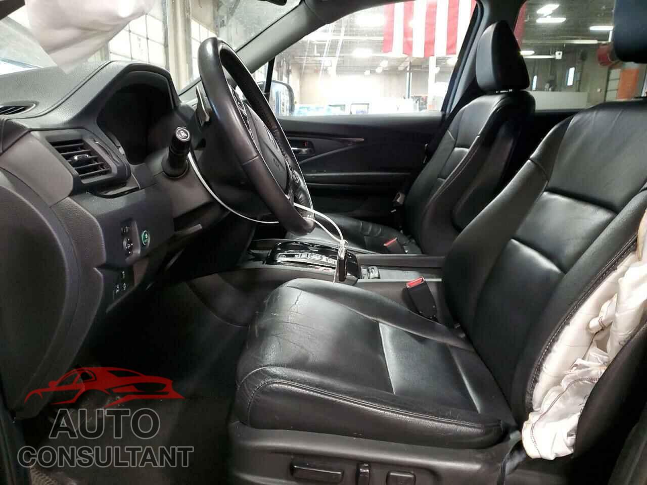 HONDA PILOT 2016 - 5FNYF6H93GB010900