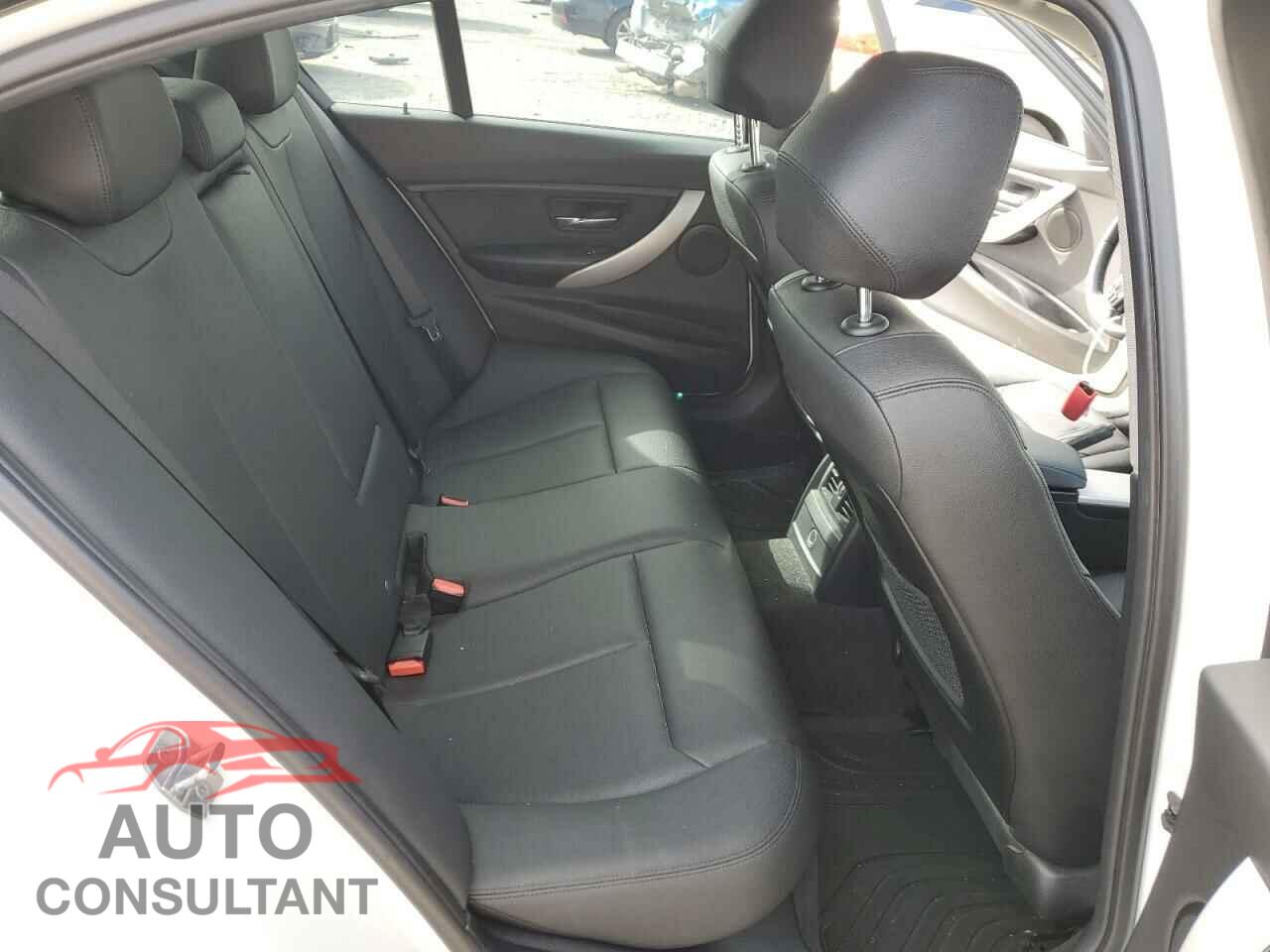 BMW 3 SERIES 2018 - WBA8A9C59JK623311