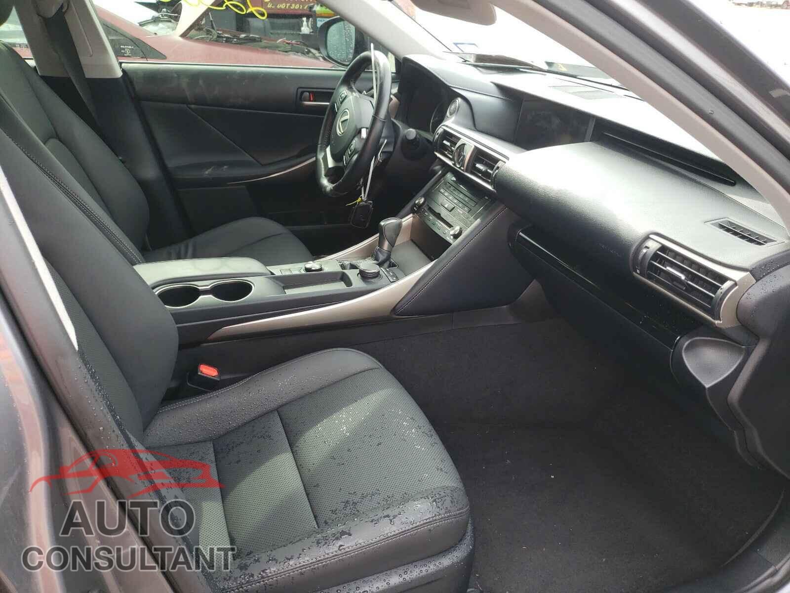 LEXUS IS 2017 - JTHBA1D21H5061622