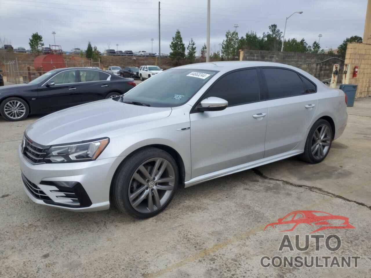 VOLKSWAGEN PASSAT 2018 - 1VWAA7A39JC000949