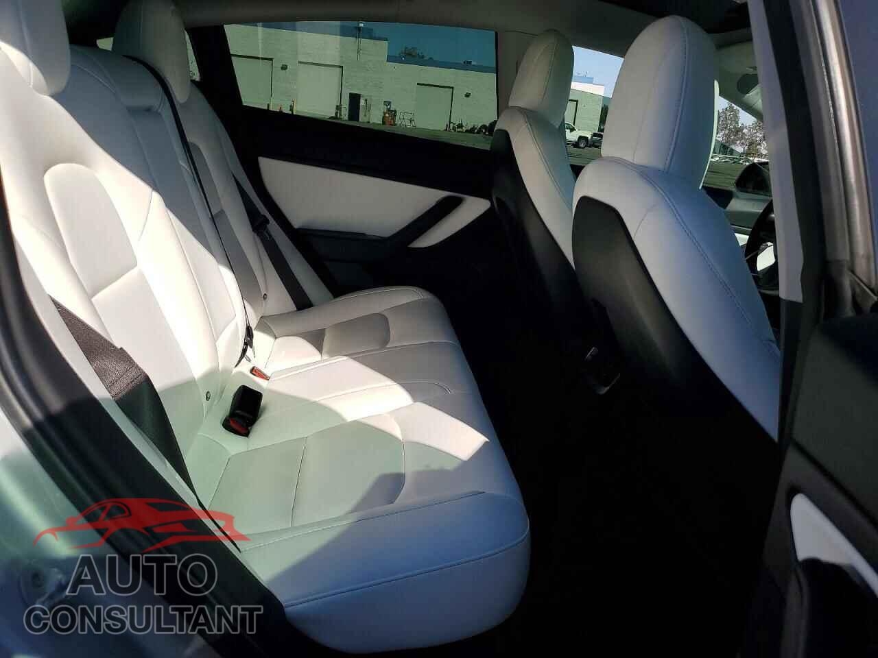 TESLA MODEL 3 2018 - 5YJ3E1EB5JF100581