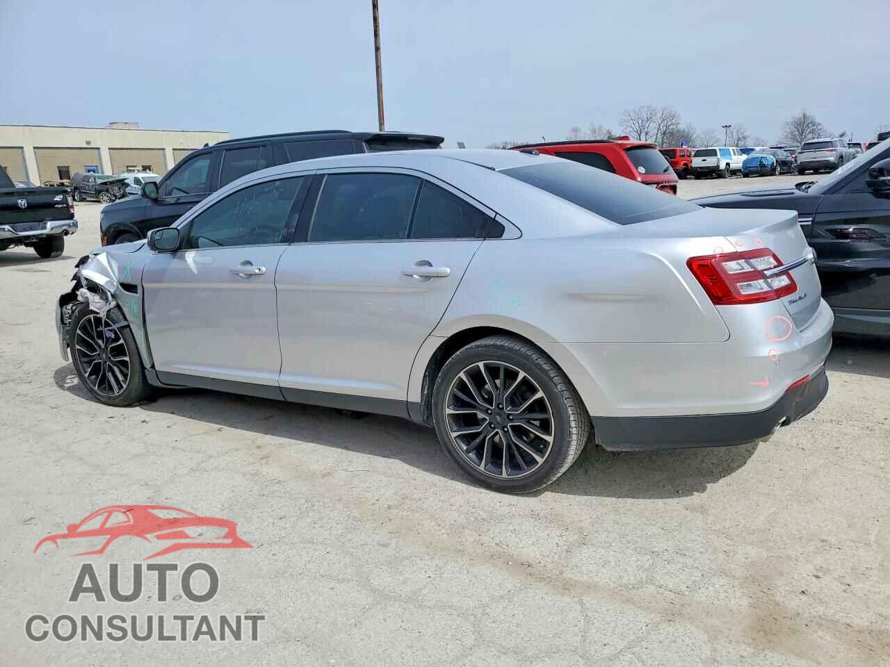 FORD TAURUS 2018 - 1FAHP2E82JG113553
