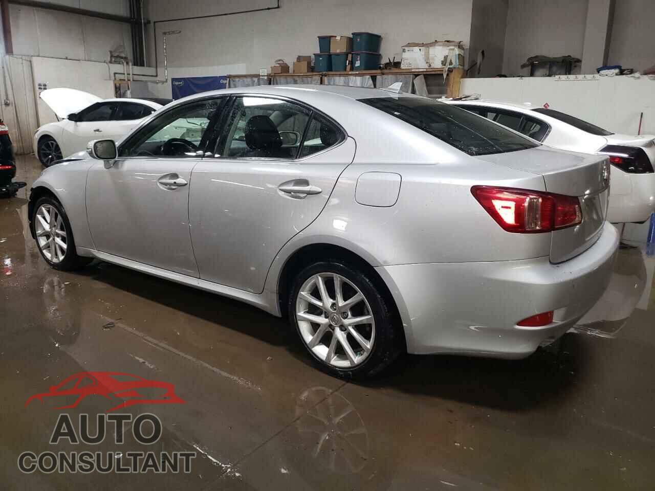 LEXUS IS 2011 - JTHCF5C27B5051392