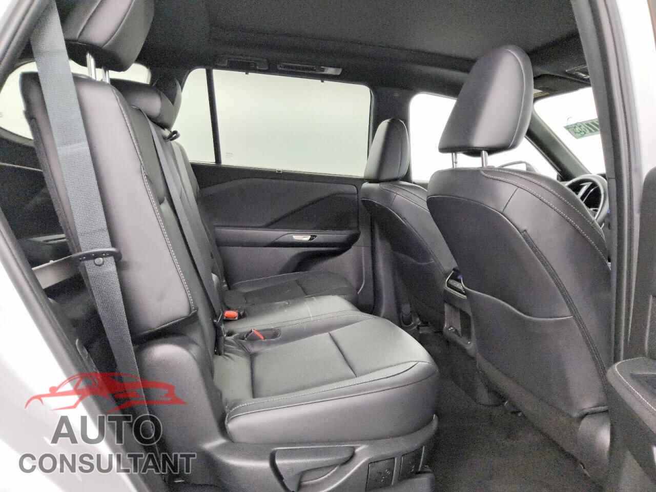 LEXUS UNKNOWN 2025 - 5TDAAAA6XSS017284