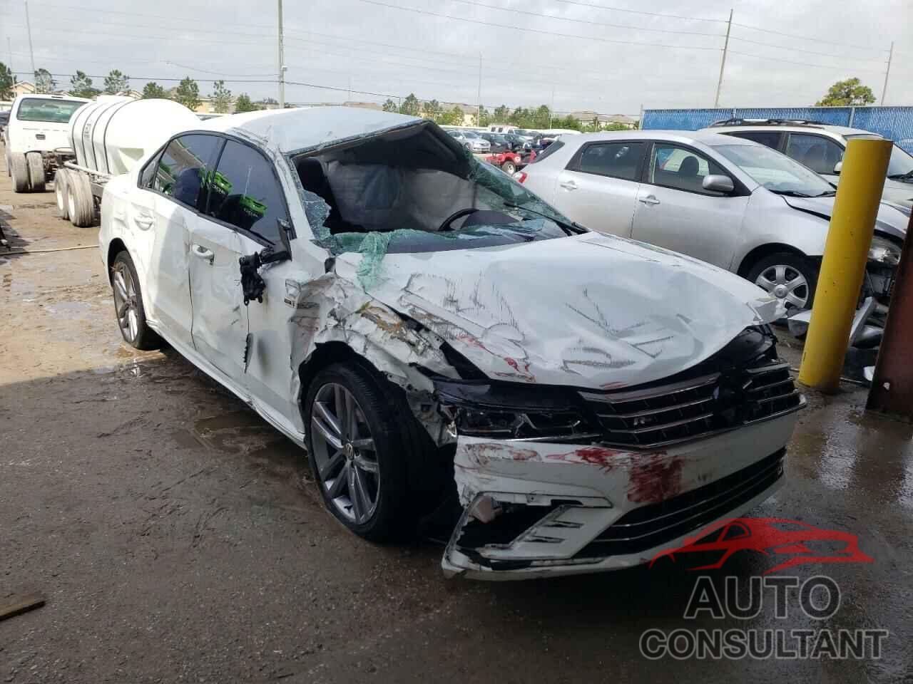 VOLKSWAGEN PASSAT 2018 - 1VWAA7A38JC010291