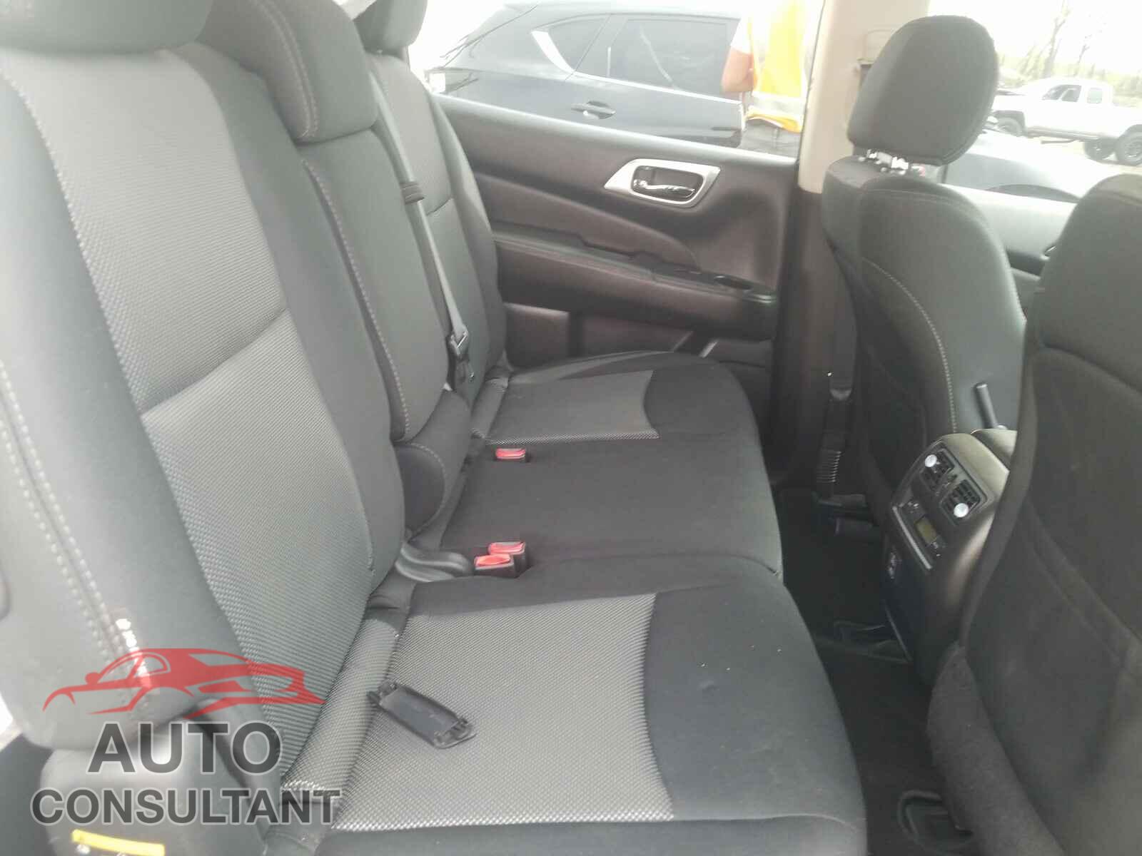 NISSAN PATHFINDER 2018 - 5N1DR2MM7JC643084