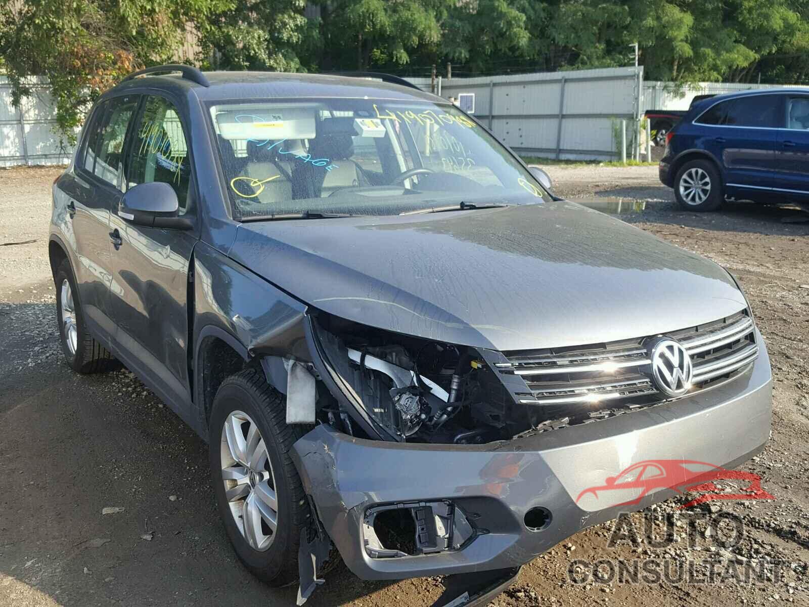 VOLKSWAGEN TIGUAN S 2017 - WVGAV7AX7HK024141