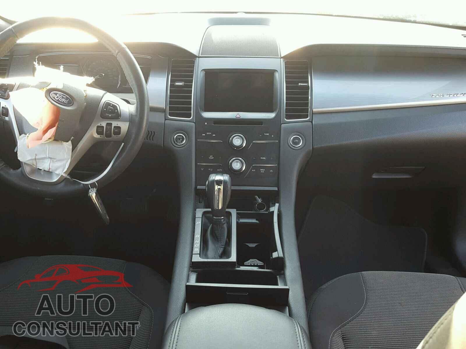 FORD TAURUS 2017 - 1FAHP2E86HG112383