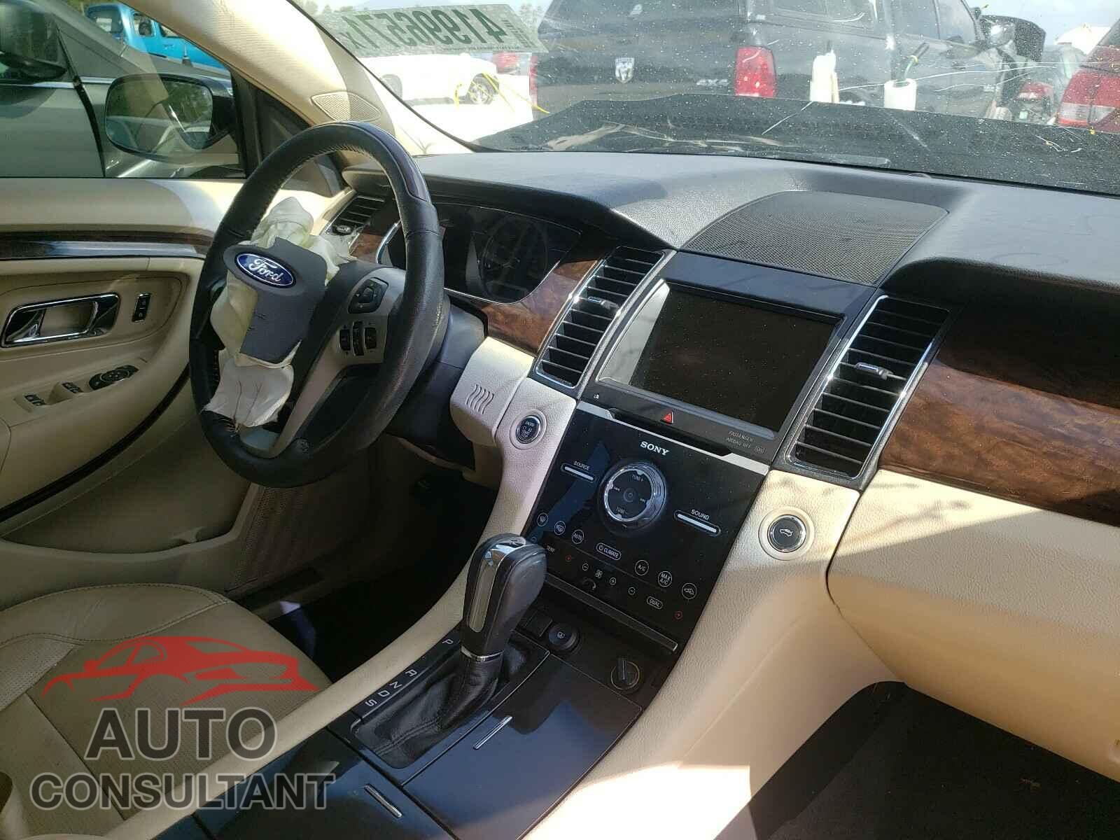 FORD TAURUS 2017 - 1FAHP2F82HG108295