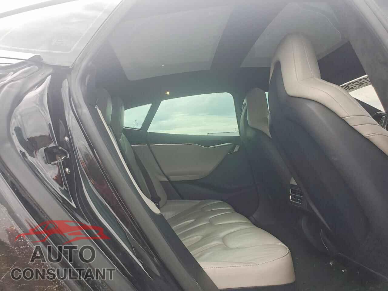 TESLA MODEL S 2015 - 5YJSA1E43FF118352