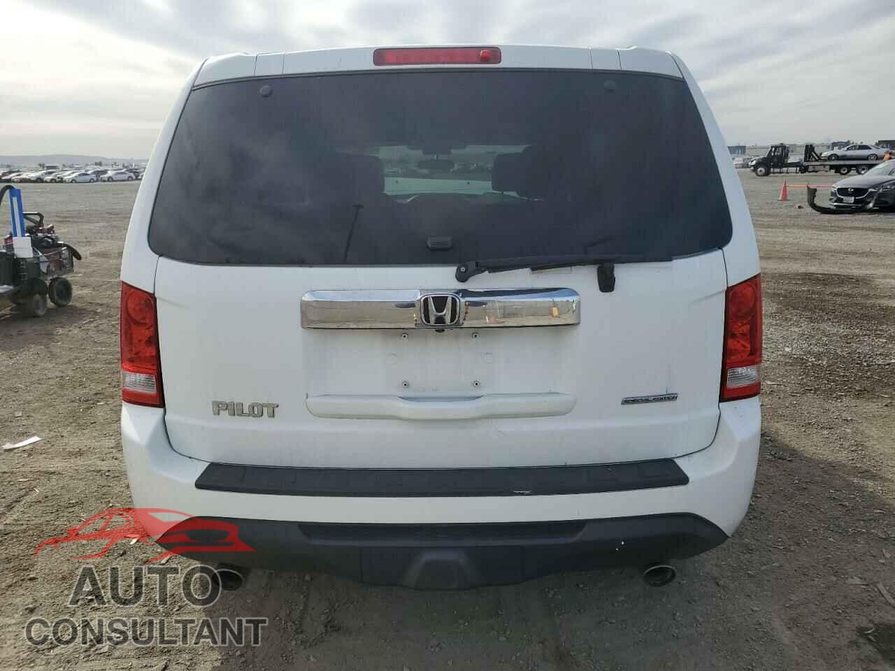 HONDA PILOT 2015 - 5FNYF3H38FB020136