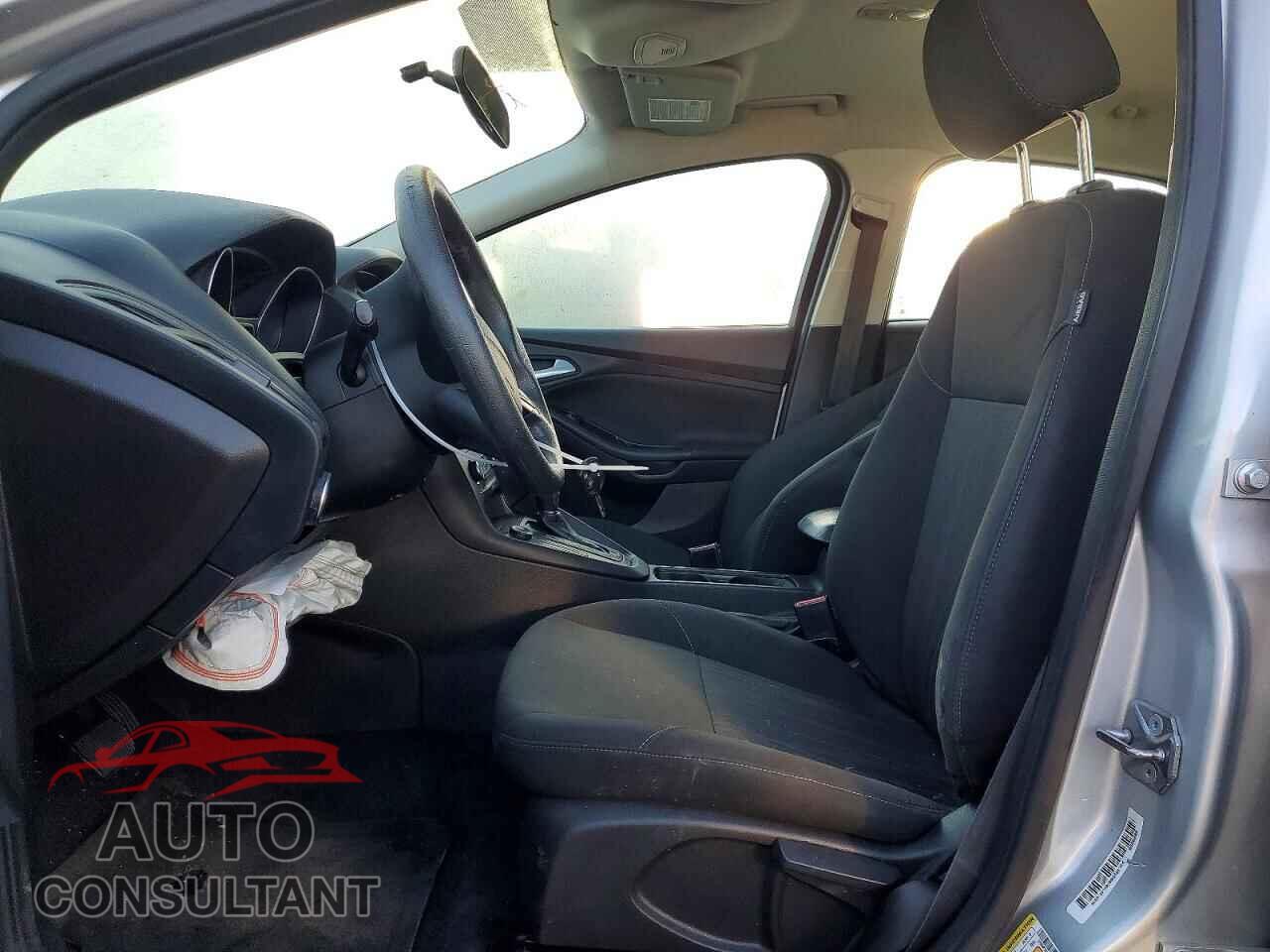 FORD FOCUS 2015 - 1FADP3F25FL300735