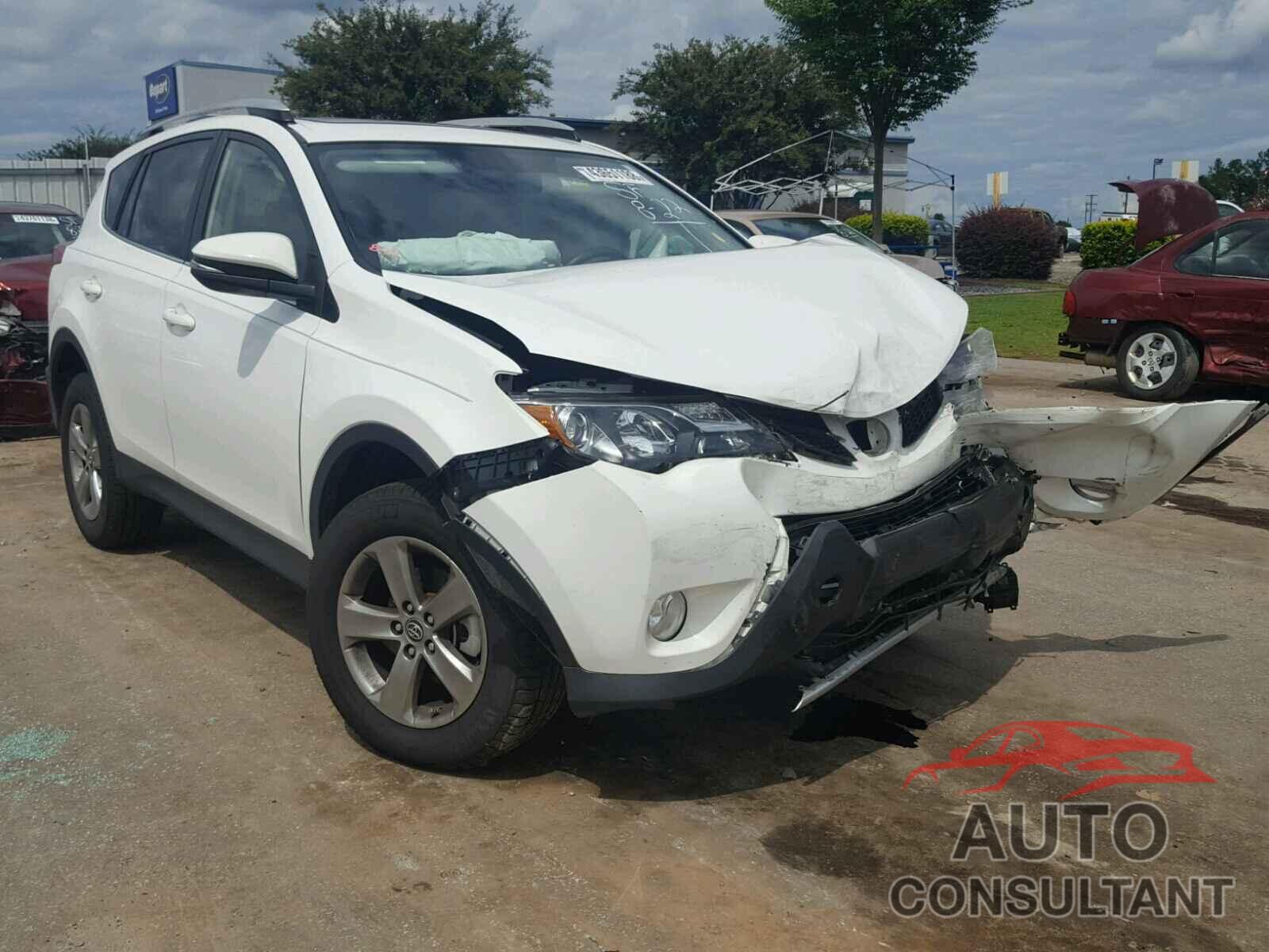 TOYOTA RAV4 XLE 2015 - JTMRFREV0FD115939