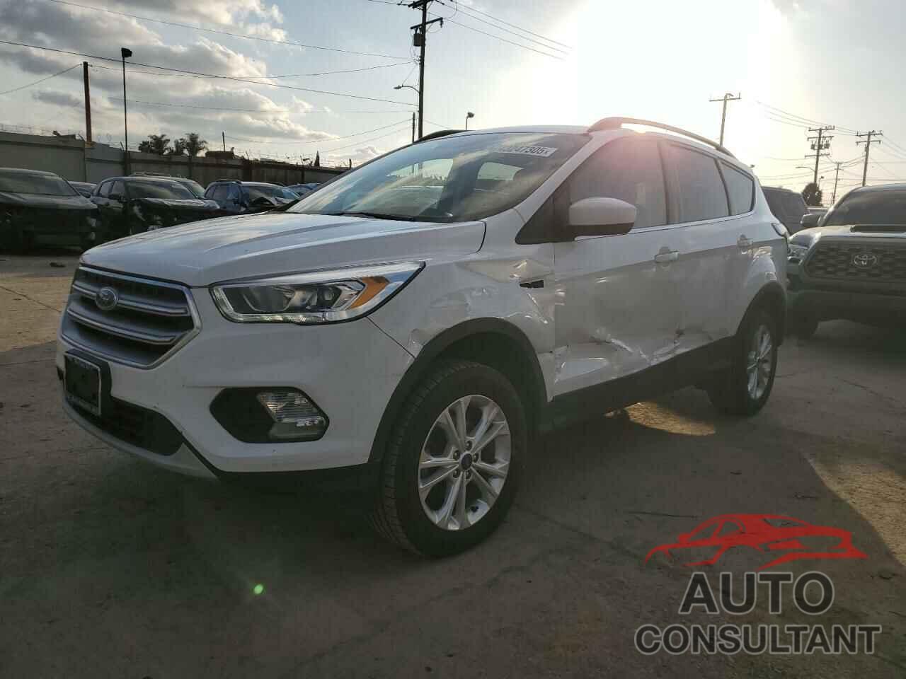 FORD ESCAPE 2017 - 1FMCU0GD4HUC88101