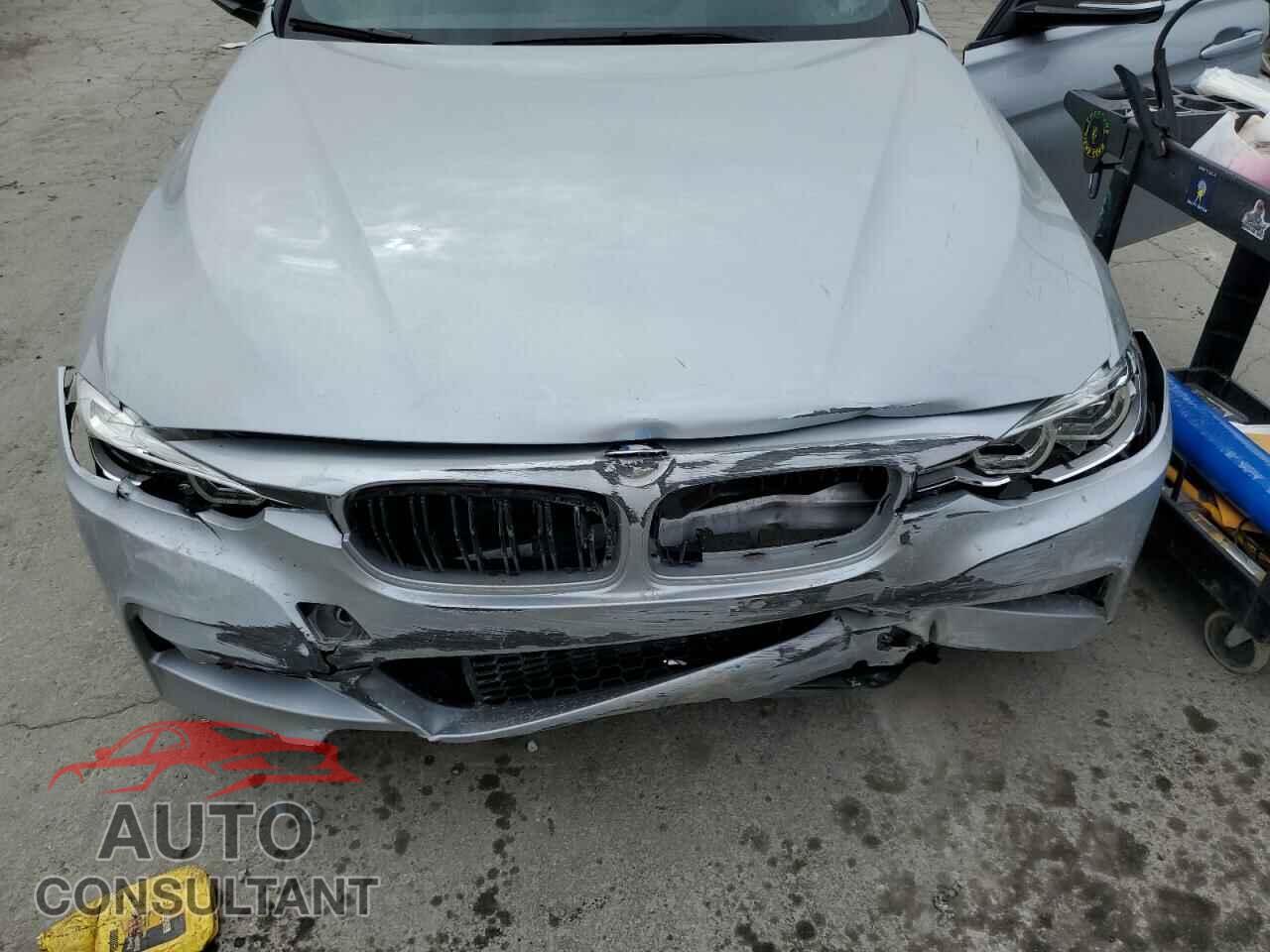 BMW 3 SERIES 2018 - WBA8B3C54JK384583
