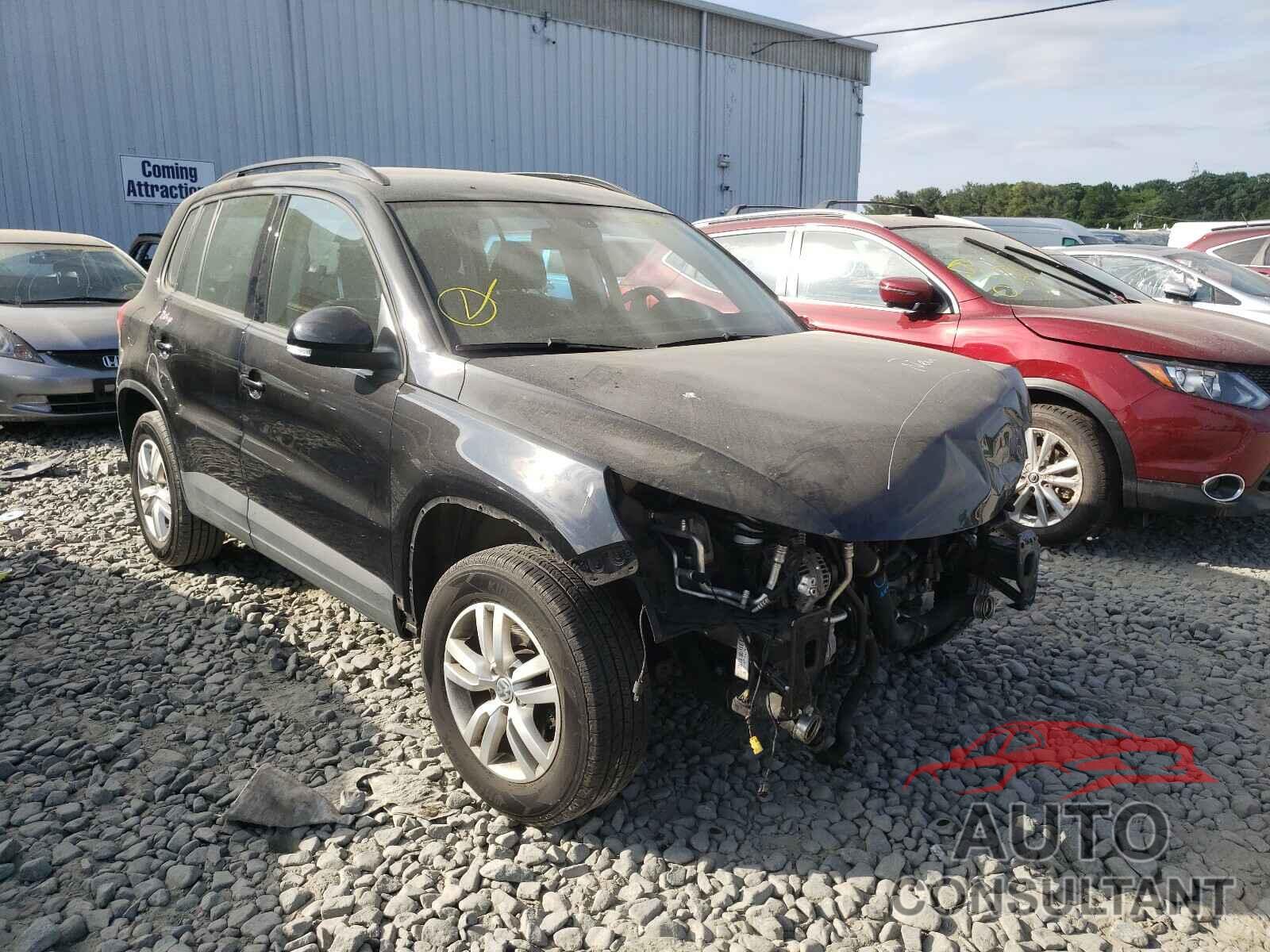 VOLKSWAGEN TIGUAN 2017 - WVGBV7AX3HK012685
