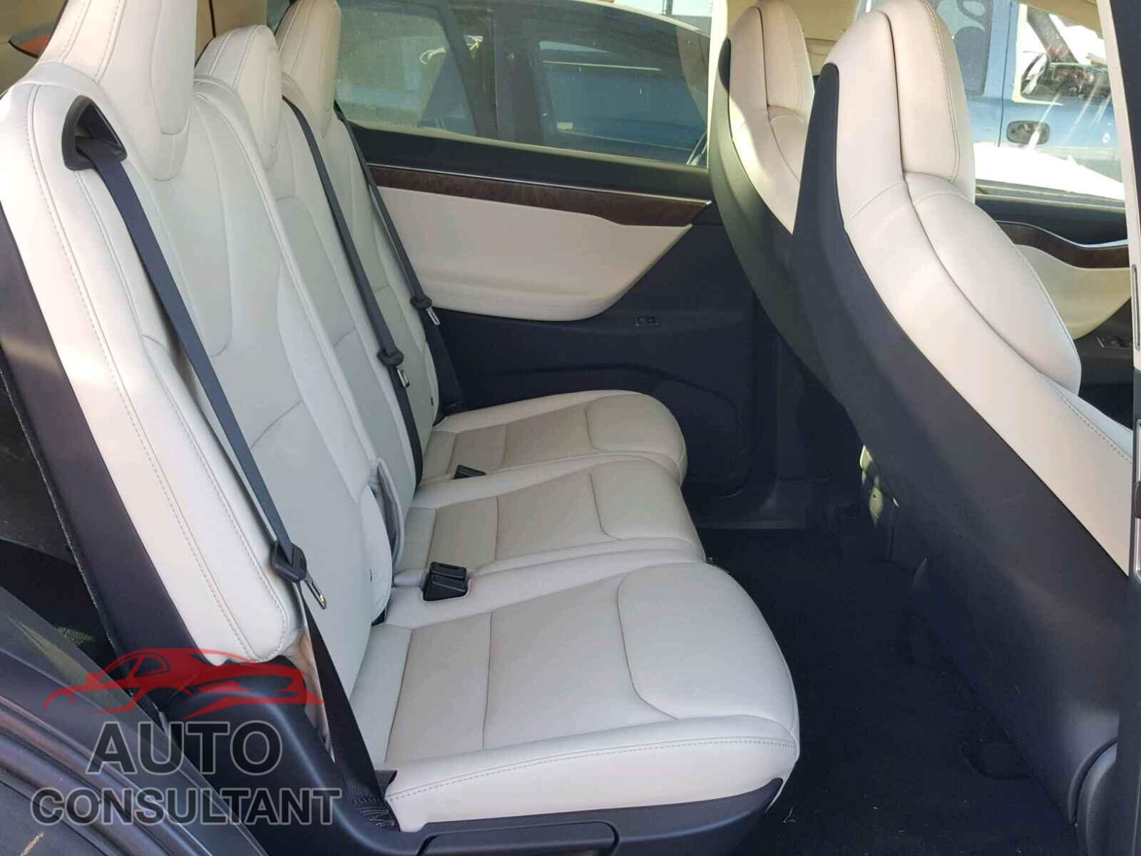 TESLA MODEL X 2017 - 5YJXCDE21HF079487