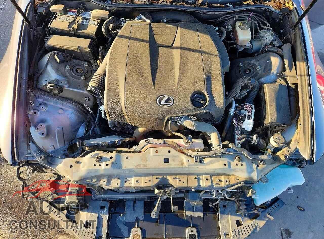 LEXUS IS 2015 - JTHBF1D25F5067146