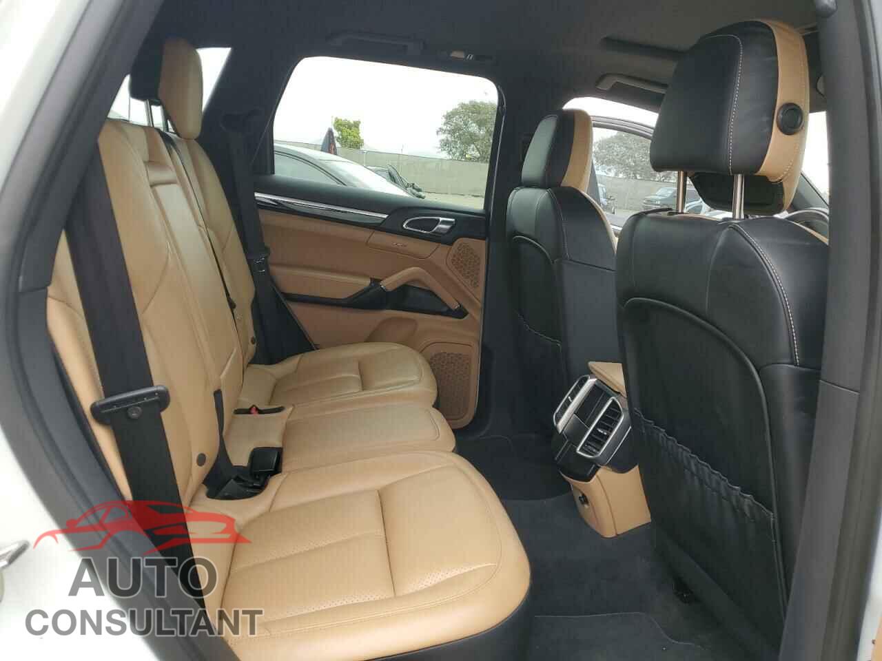 PORSCHE CAYENNE 2016 - WP1AF2A25GLA40743
