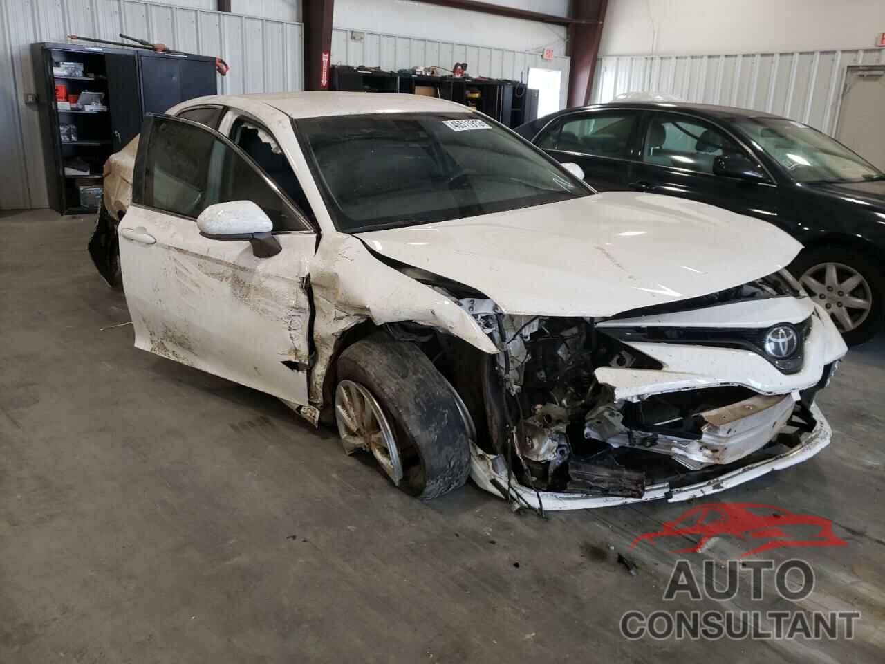 TOYOTA CAMRY 2018 - 4T1B11HK8JU513262