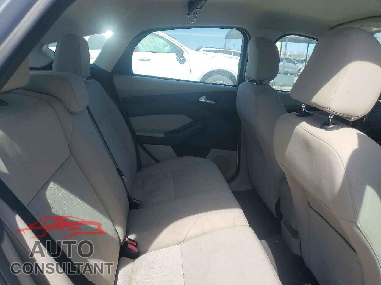 FORD FOCUS 2015 - 1FADP3K27FL264357