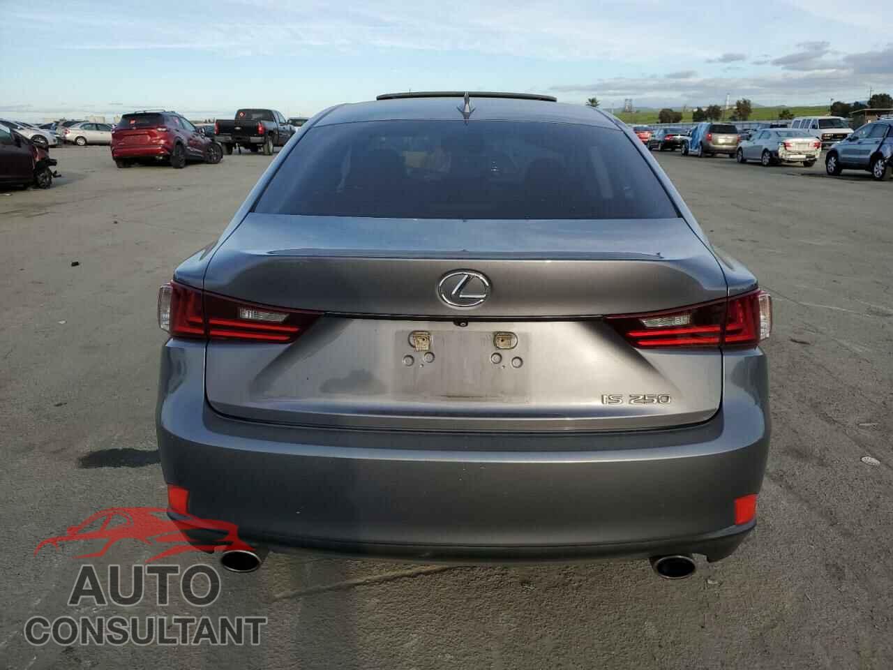 LEXUS IS 2015 - JTHBF1D29F5061334
