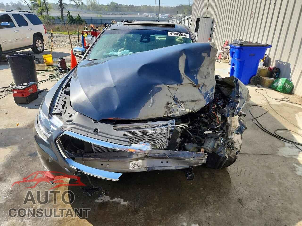 FORD TAURUS 2018 - 1FAHP2F89JG101527