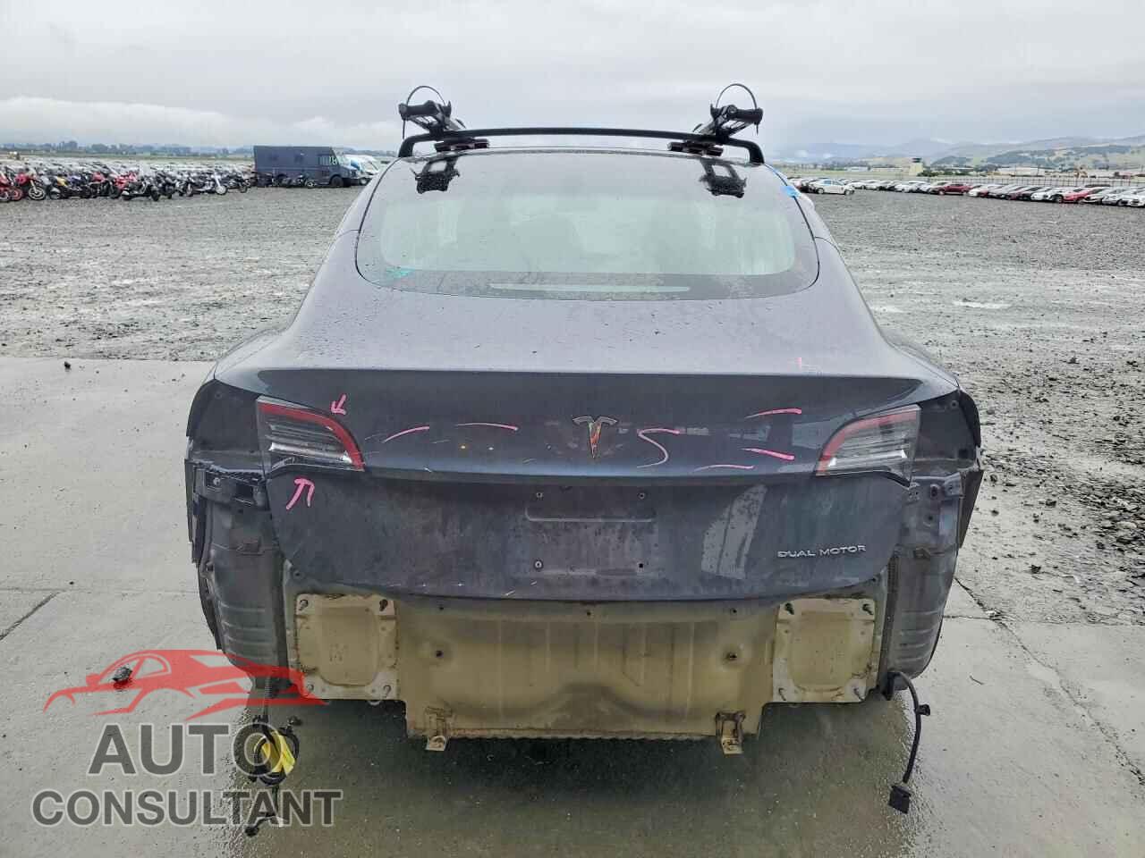 TESLA MODEL 3 2018 - 5YJ3E1EB8JF083081
