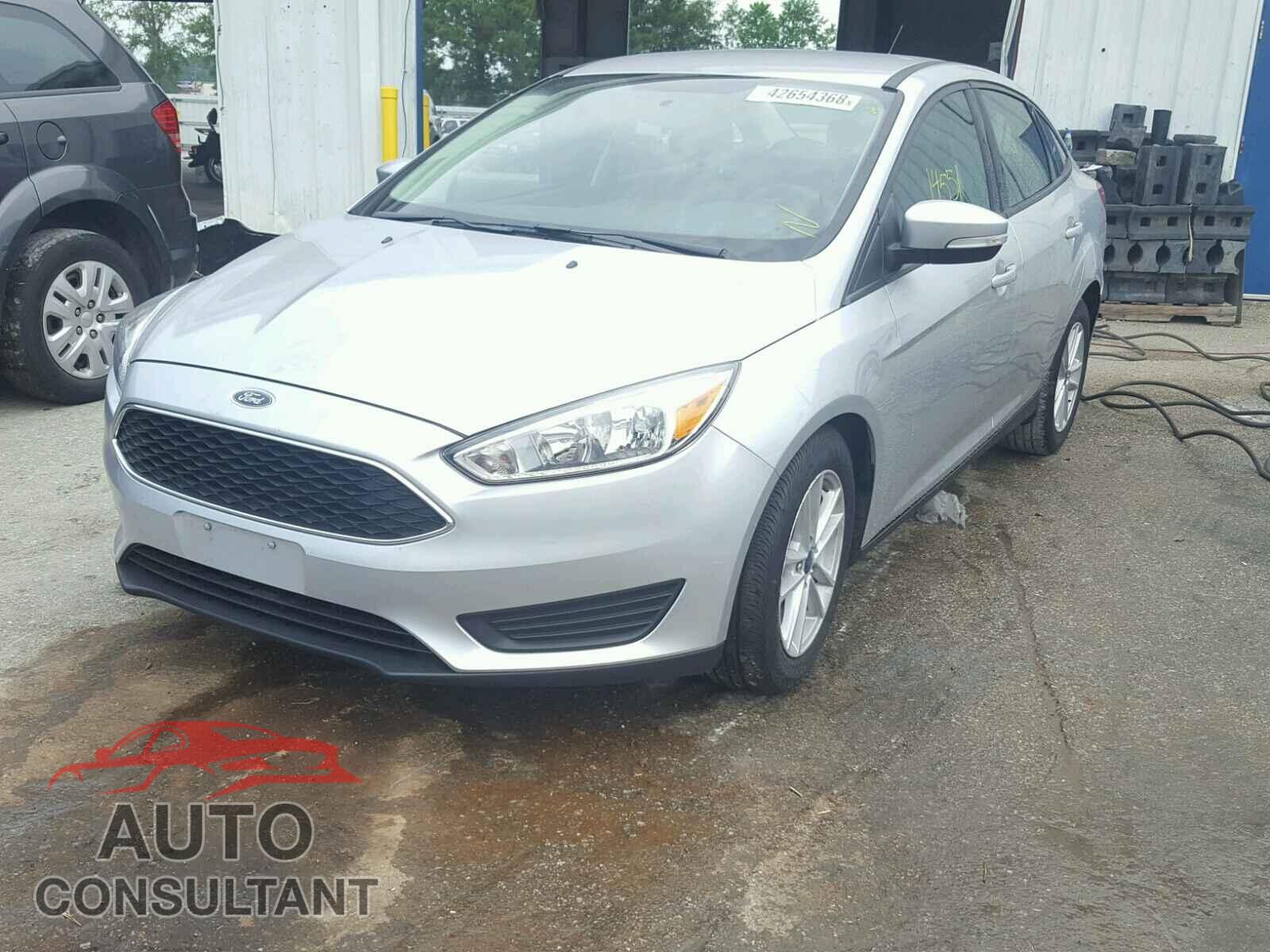 FORD FOCUS SE 2017 - 1FADP3F24HL227652