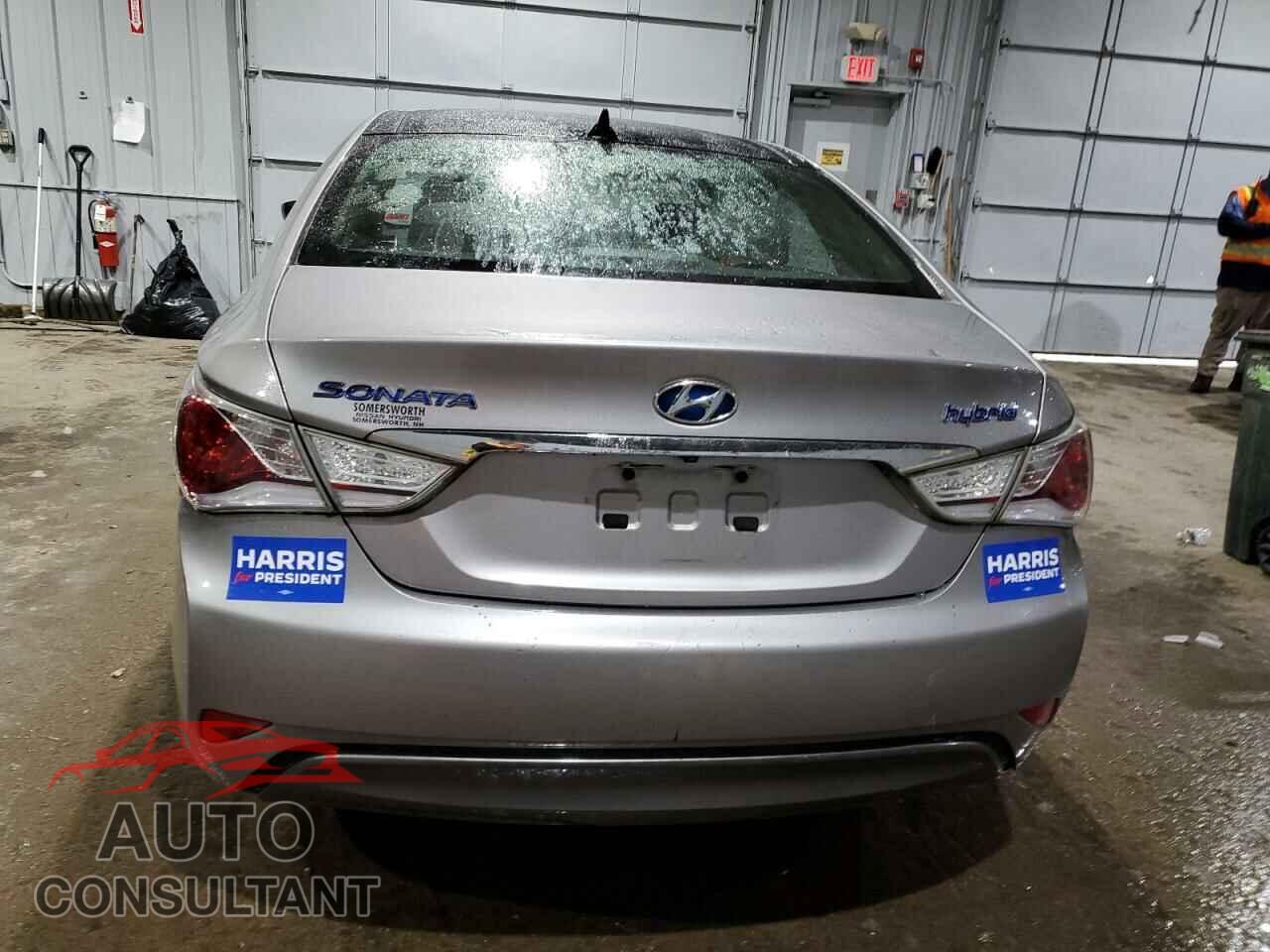 HYUNDAI SONATA 2011 - KMHEC4A47BA001483