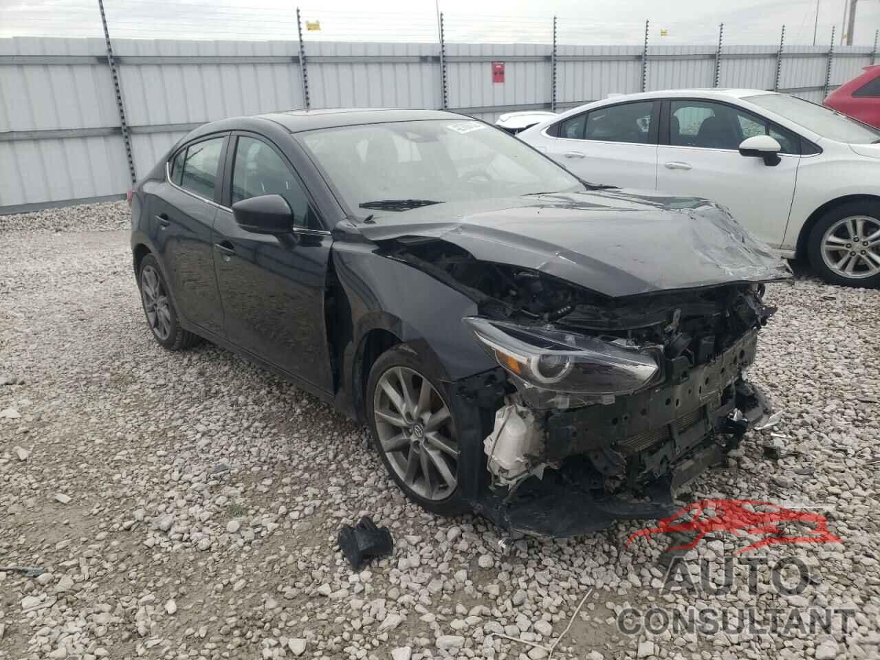 MAZDA 3 2018 - 3MZBN1W37JM245438