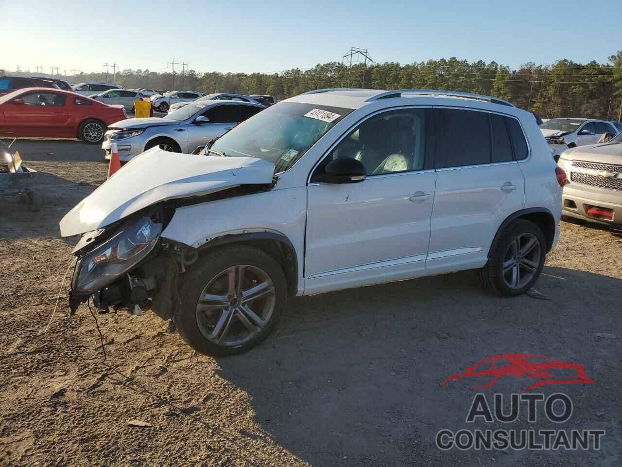 VOLKSWAGEN TIGUAN 2017 - WVGTV7AX4HW505174