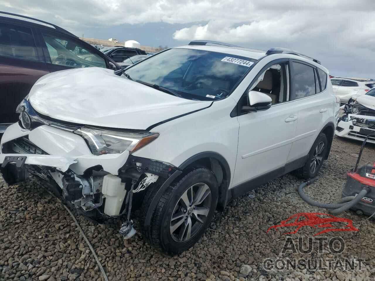 TOYOTA RAV4 2017 - JTMRFREV2HJ172258