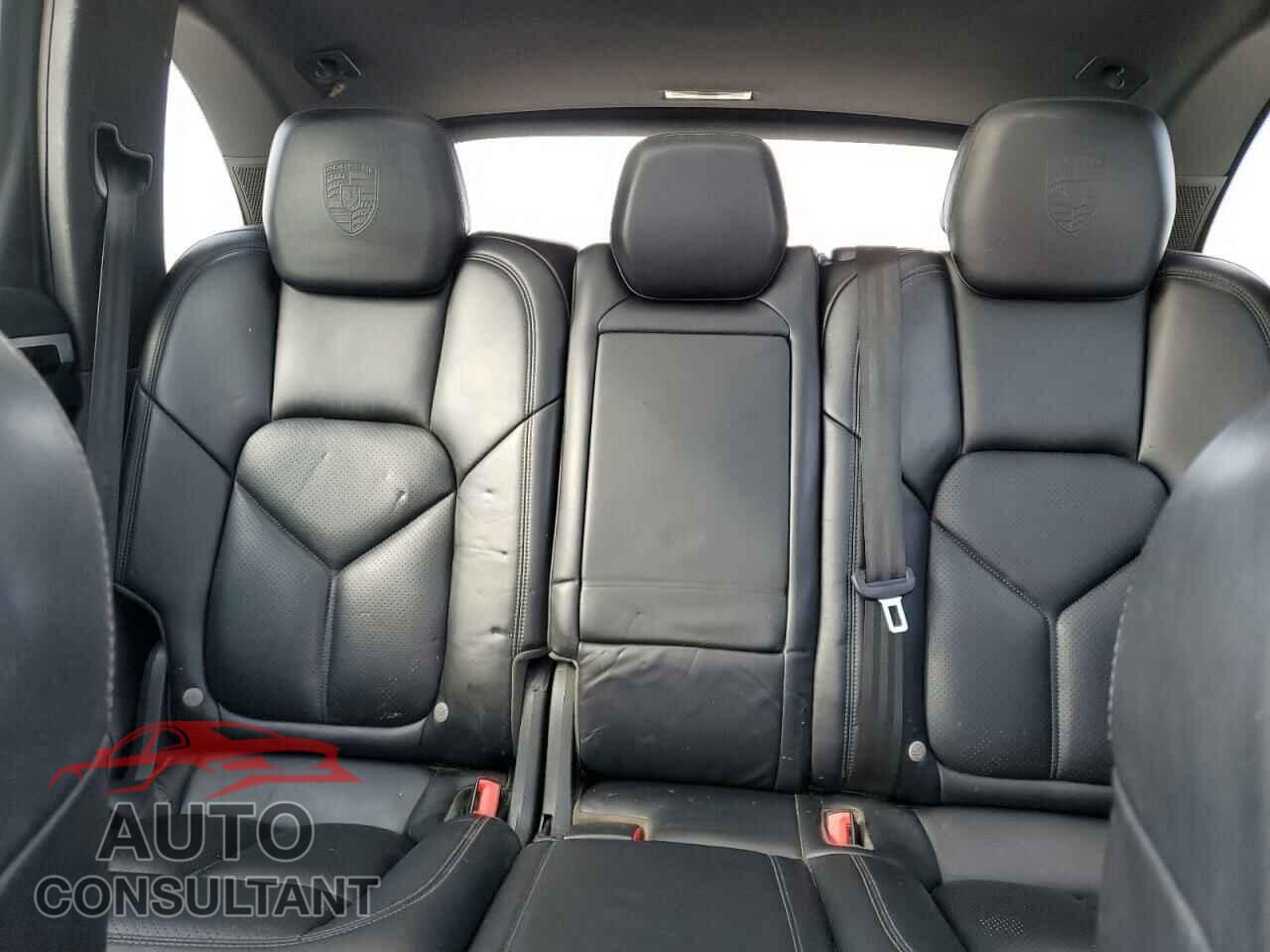 PORSCHE CAYENNE 2018 - WP1AA2A27JKA05794