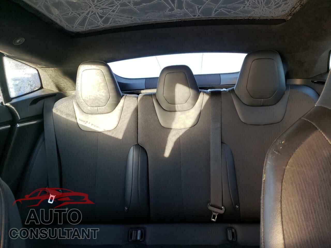 TESLA MODEL S 2015 - 5YJSA1E18FF118157