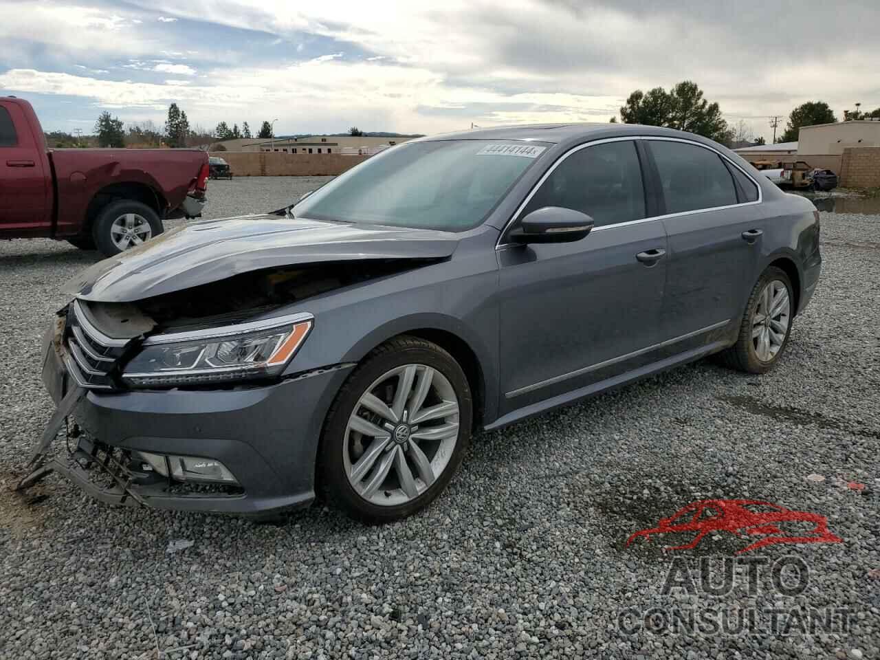 VOLKSWAGEN PASSAT 2017 - 1VWGT7A36HC002057