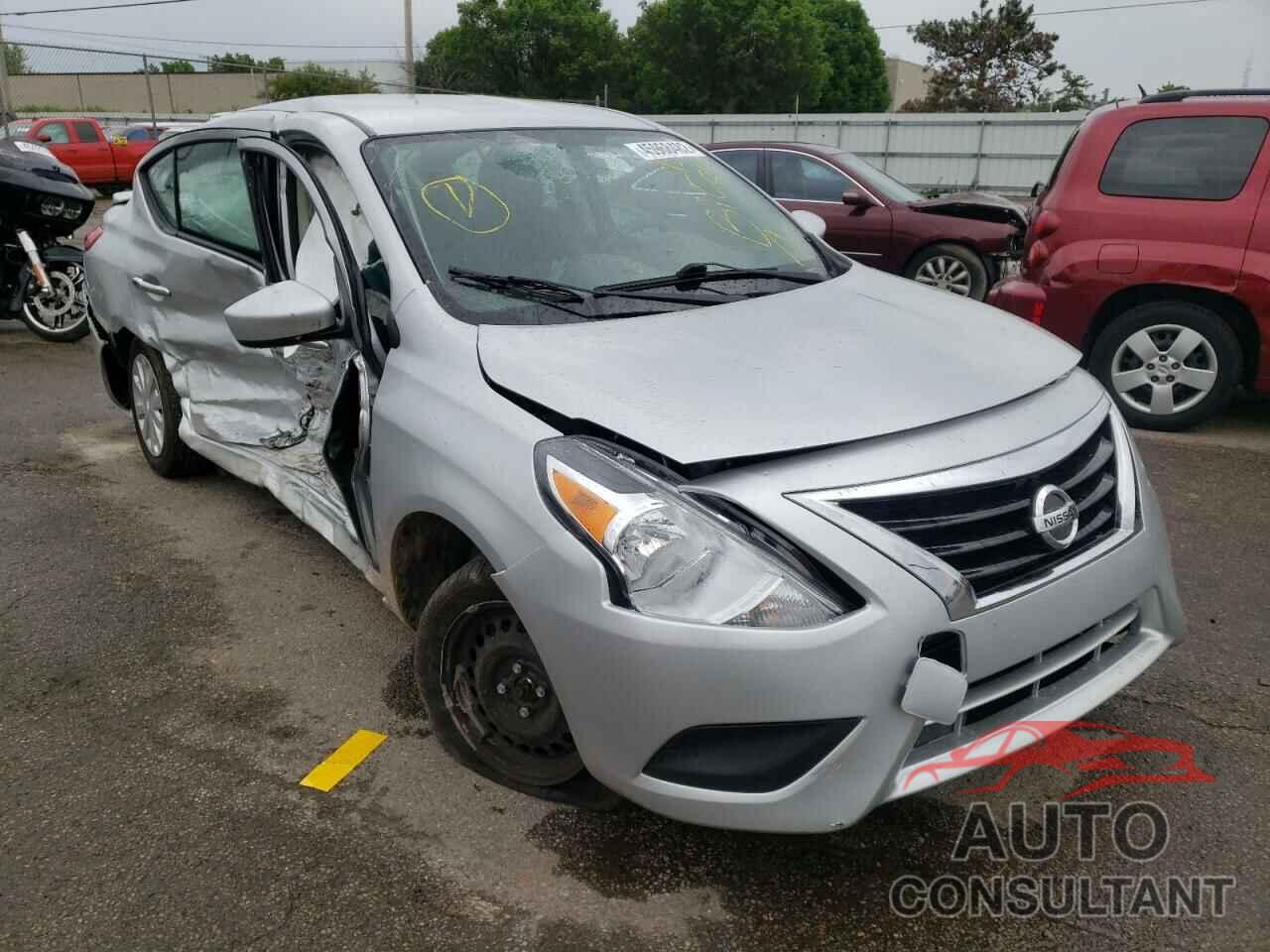 NISSAN VERSA 2018 - 3N1CN7AP5JK441347
