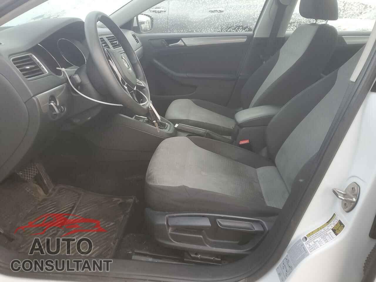 VOLKSWAGEN JETTA 2017 - 3VW2B7AJ8HM399023