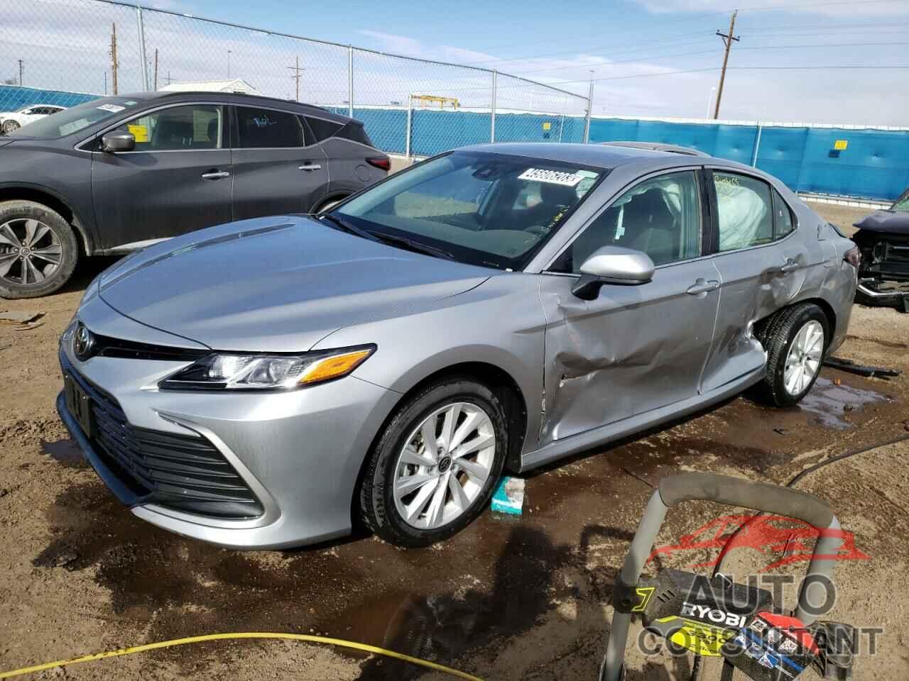 TOYOTA CAMRY 2022 - 4T1C11AK0NU636008
