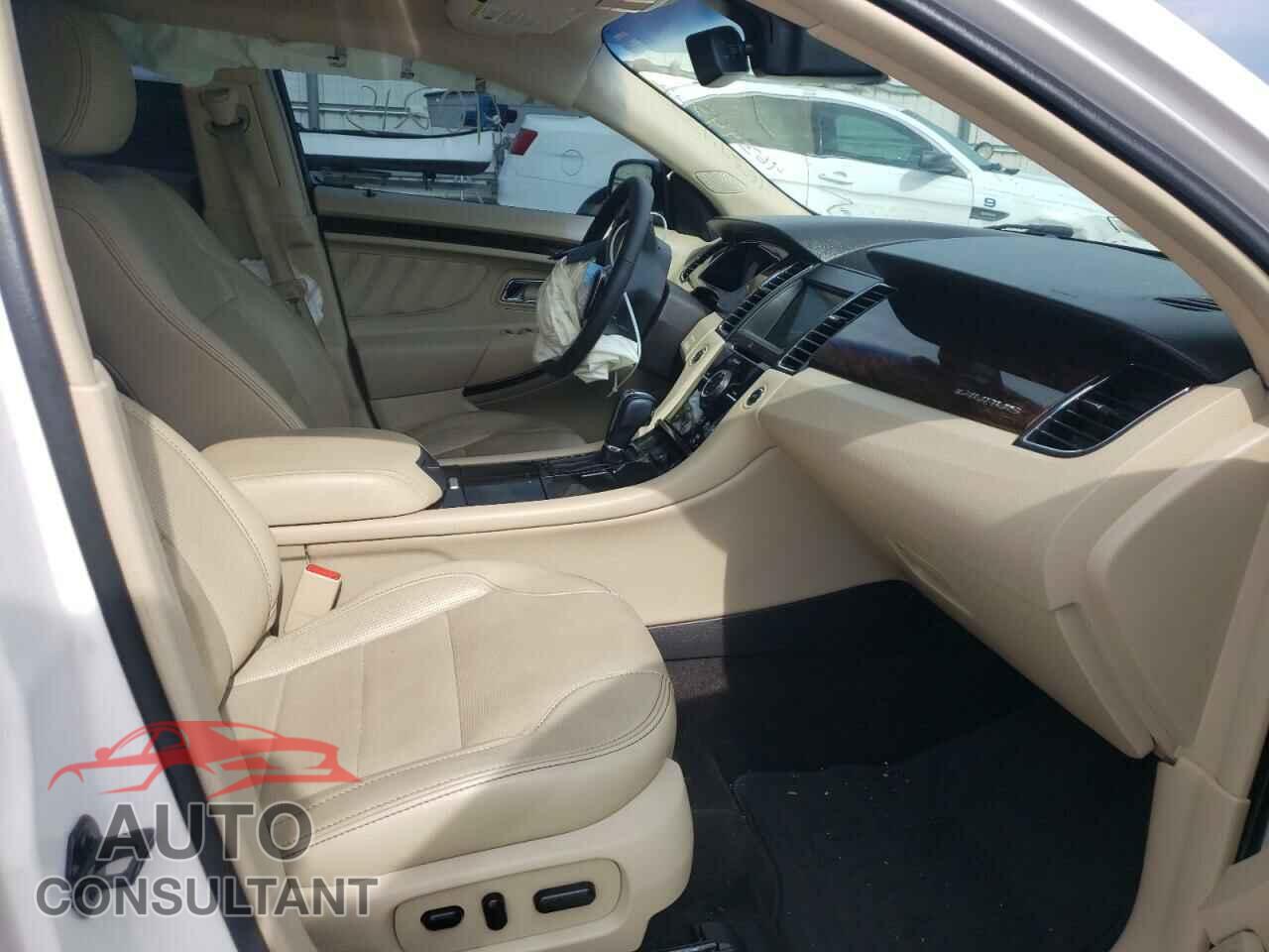 FORD TAURUS 2018 - 1FAHP2F88JG138522
