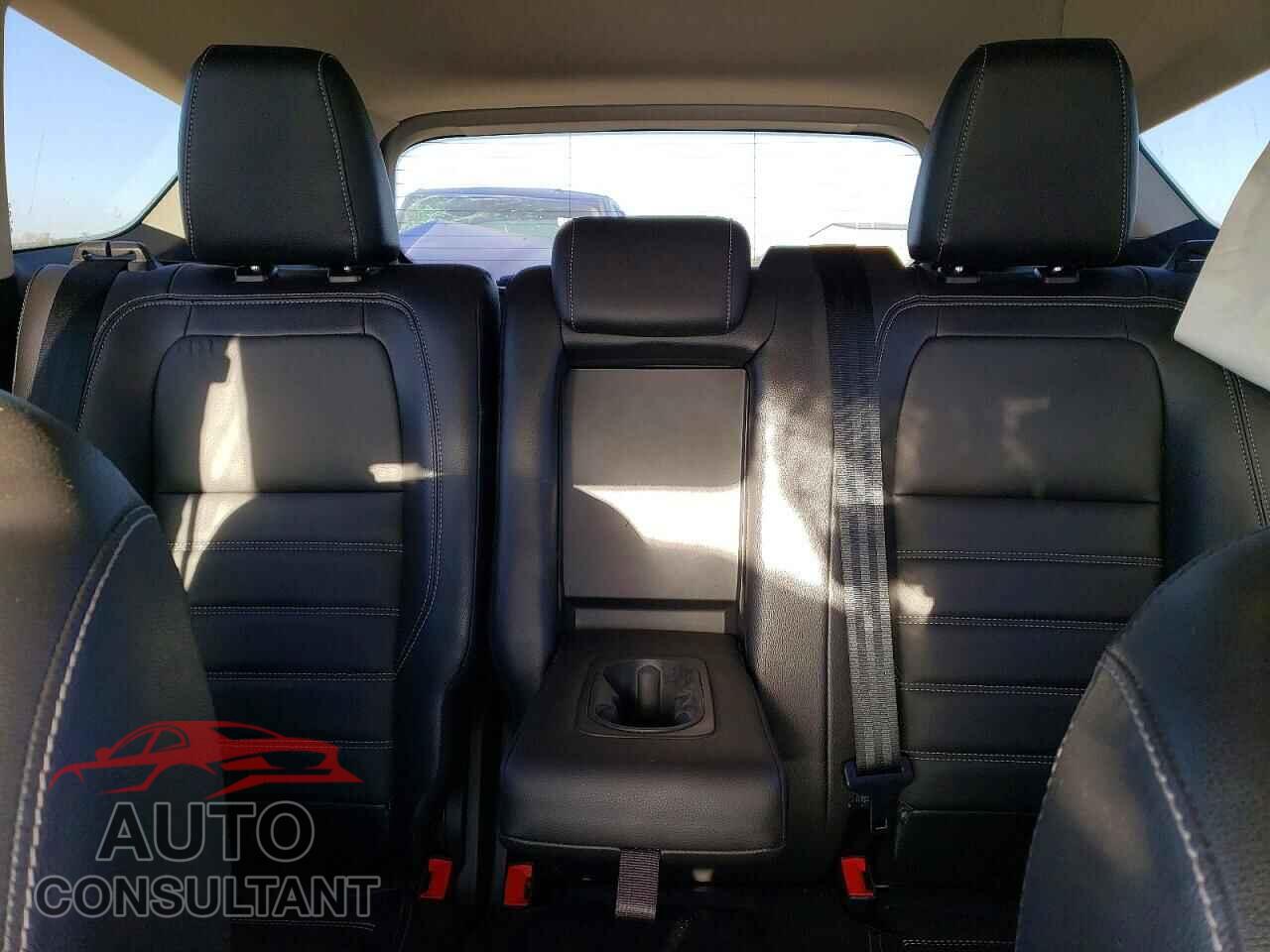 FORD ESCAPE 2017 - 1FMCU0J99HUB01875